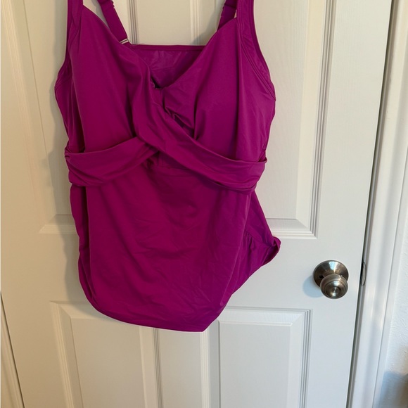 - Land's End ~ Deep pink/fuchia Cross Over Wrap Underwire Tankini Top - Picture 1 of 4